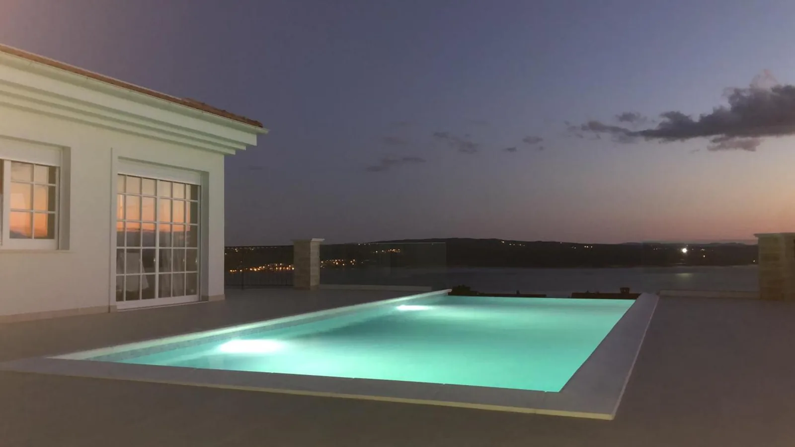 Villa VESPERA-Infinity Heated Pool, Bild 4