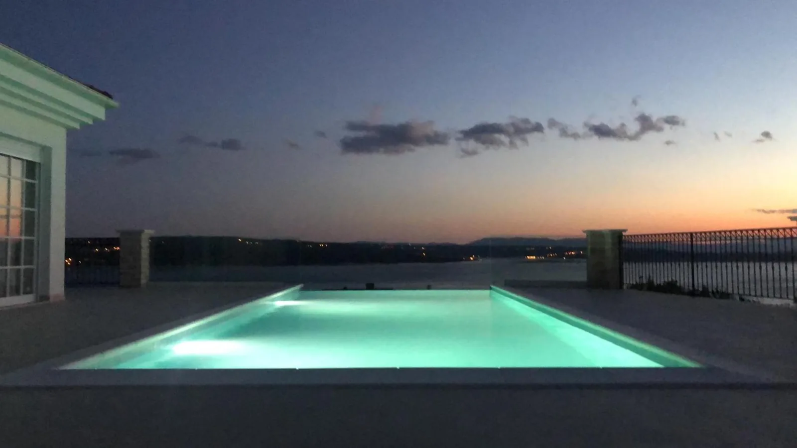 Villa VESPERA-Infinity Heated Pool, Bild 5