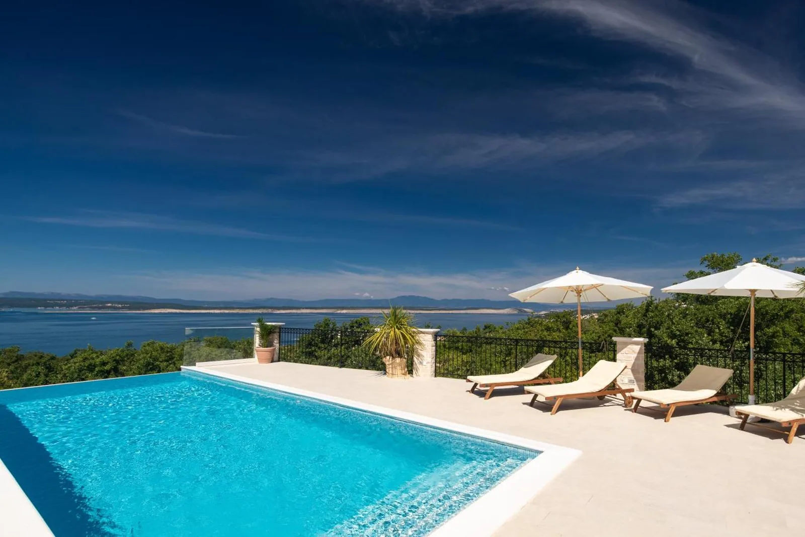 Villa VESPERA-Infinity Heated Pool, Bild 6